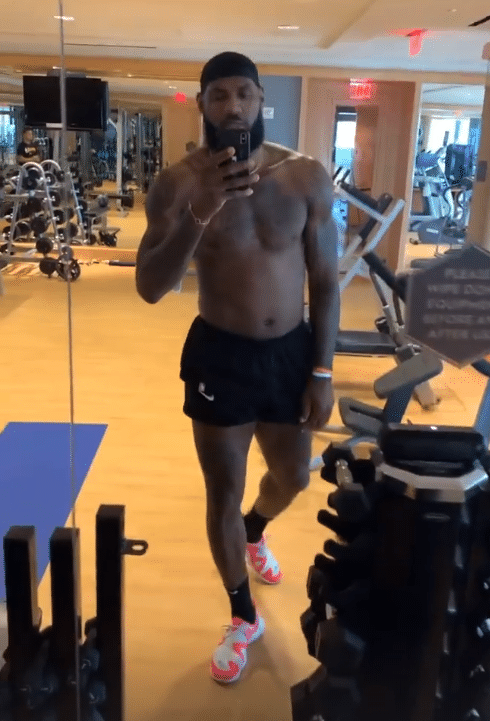 36岁詹皇赤膊苦练！光膀出镜貌似有些瘦了，湖人伤病满营又一主力伤停