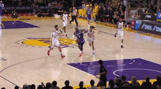 生死战！湖人首节6次失误，詹皇复出遭遇恶犯，单节9分太强势