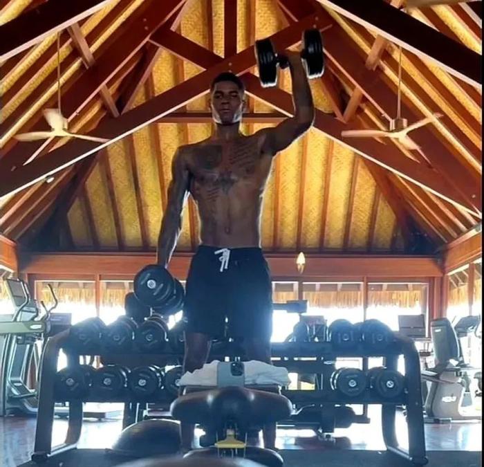 曼联寄望滕哈格点石成金，救活两大英新帝星！与C罗共存恐成难题