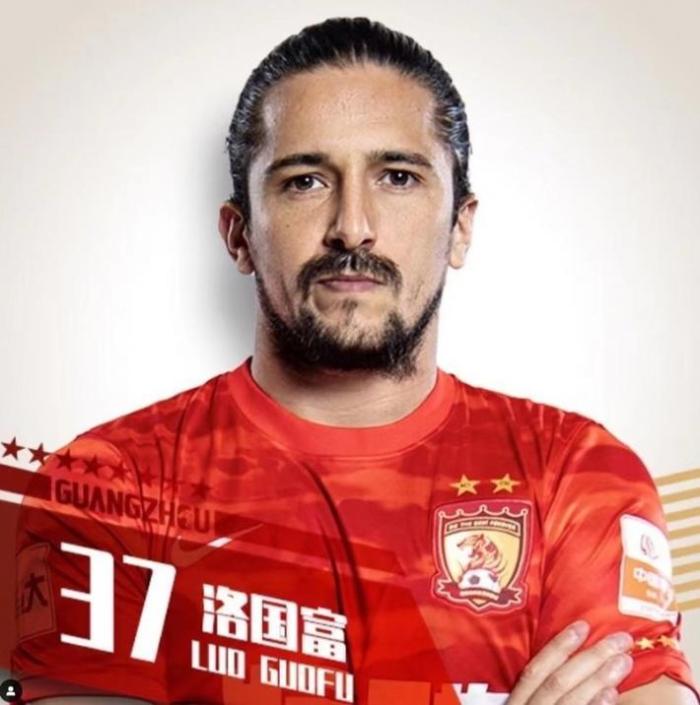 又走一个归化球员，洛国富接近加盟格雷米奥