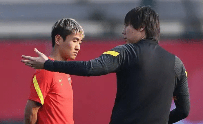 猛料，曝李铁拿两份工资，卓尔3000万+国足800万！记者：他是卓尔实际总经理