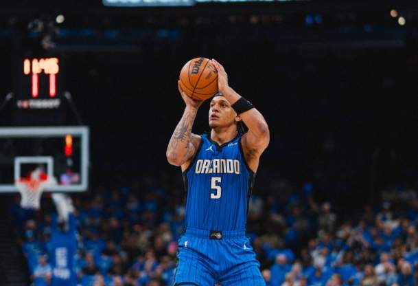 NBA40年神迹降临！状元一战封神，5 号秀震撼炸扣嗨翻全场