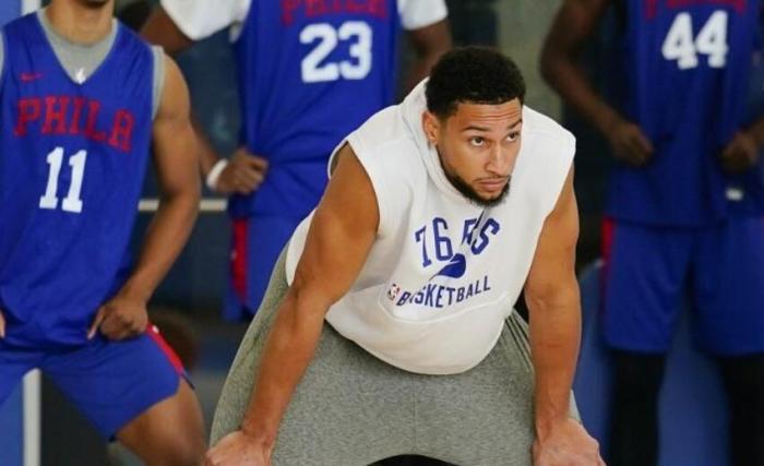 为何不学哈登逼宫？本西蒙斯已被76人罚款超1000万，钱没了也走不了！