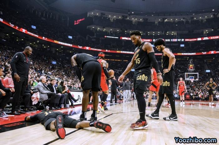 骑士官宣加兰伤情：无需手术伤停几天 左眼肿胀布满血丝且无法睁开