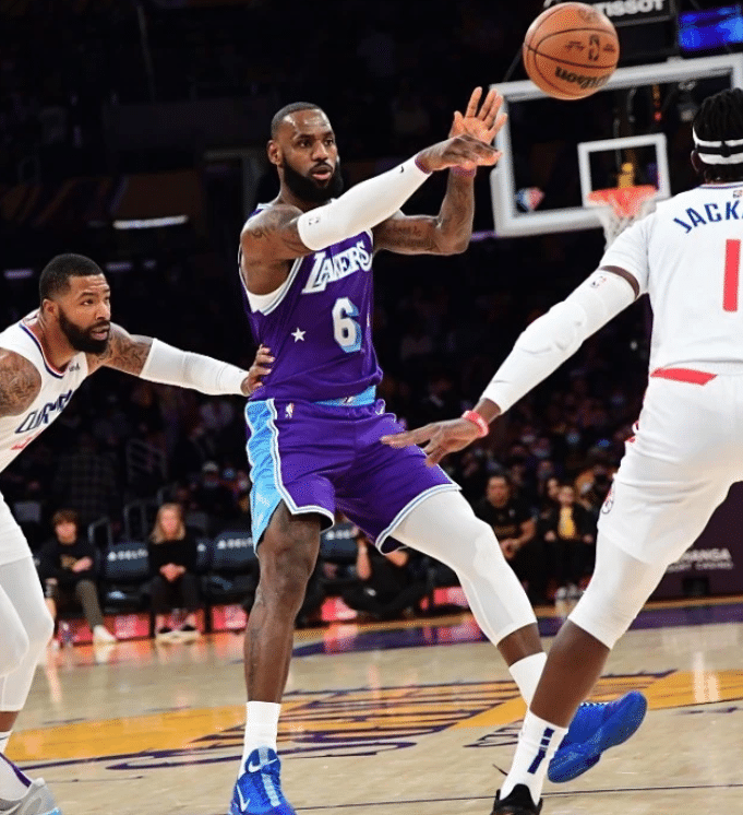 詹皇解释为何生气？詹姆斯自曝误诊后续本该再次检测却被直接隔离！