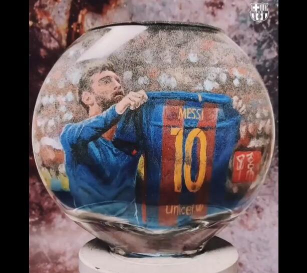 继续消费？巴萨国家德比前晒梅西晒球衣艺术沙画