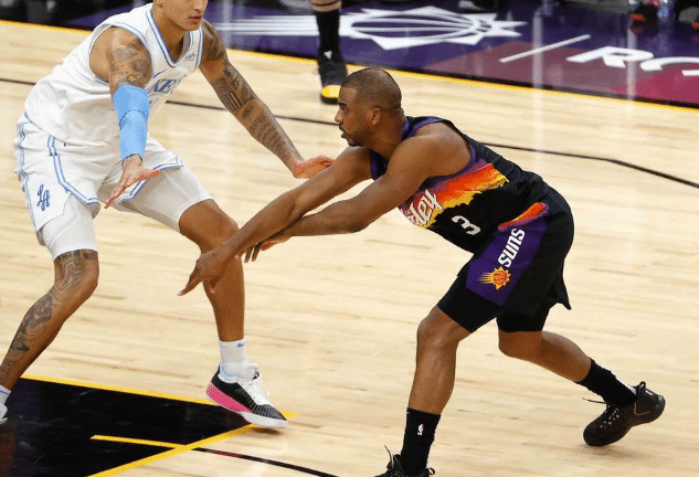 没有老詹的第一场，就崩了！狂输17分，冠军教头束手无策