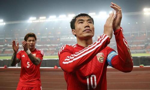 临危受命成教练的郑智年薪有多少？卡纳瓦罗年薪7000万，数字感人