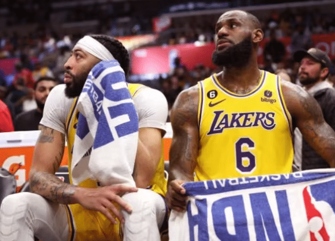 湖人官宣战太阳伤情：詹皇浓眉成疑拉塞尔大概率出战 杜兰特等或轮休