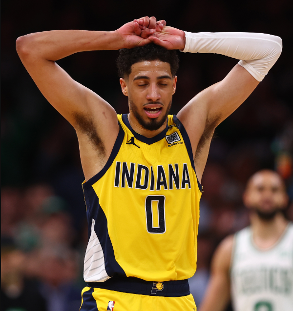 步行者遭重击！哈利伯顿左腿酸痛消息官宣，东决 G2 贡献 10+8 提前离场