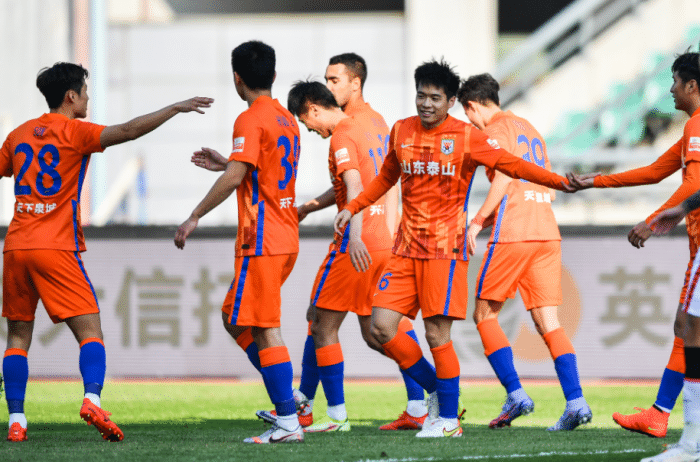 中超两大悬念即将破解，全华班广州力压海港，保级3选2谁能上岸