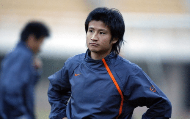 两鬓斑白，47岁吴承瑛现身，亮相新岗位，曾拒绝体制定居香港