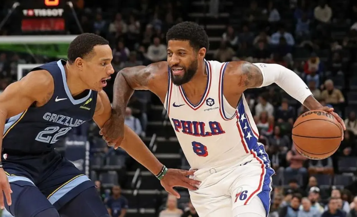 乔治左膝伤退，76 人三巨头首秀遇坎，后续将如何应对？