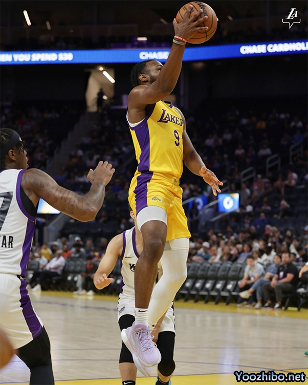 湖人新秀首秀 布朗尼与克内克特状态低迷