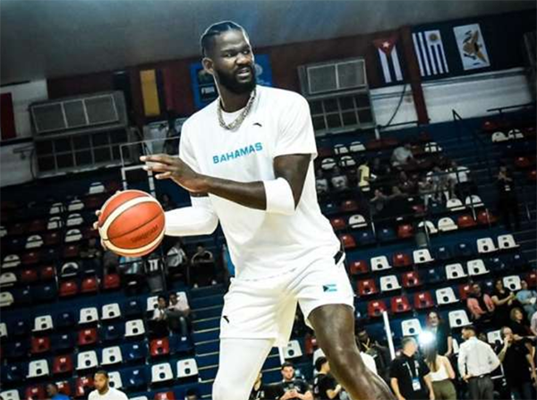 艾顿轰22+15导演大逆转：疯狂庆祝爆粗训话 34岁戈登24分凶狠隔扣