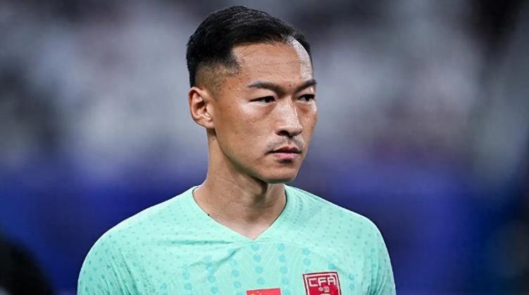 再见国足，无缘大名单，35岁吴曦摊牌，官宣决定，郑智遗憾不舍