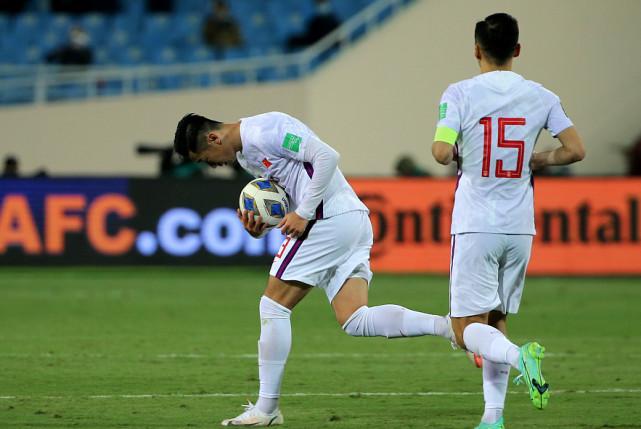 怂了！28岁当红国脚谈1-3越南：再踢1场会进步，不敢保证百分百赢