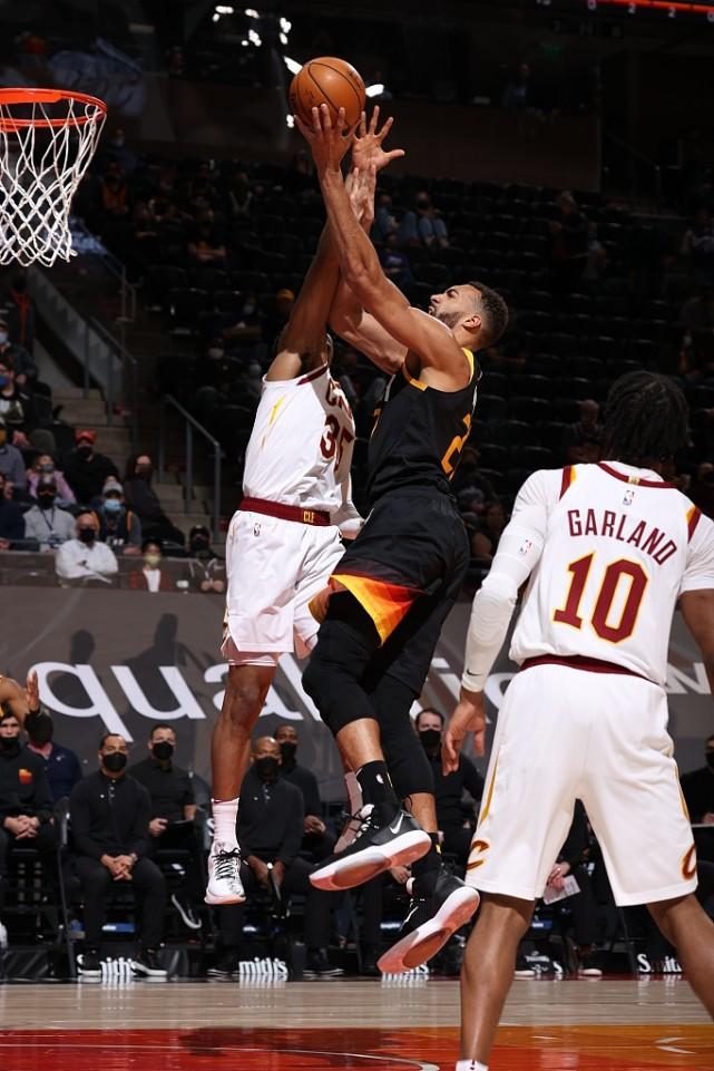 三连庄最佳防守球员？队友称戈贝尔防守统治力联盟最强 数据证明一切