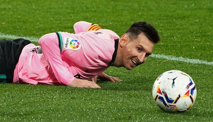 每体：巴萨工资帽提高4000万欧，可续约梅西