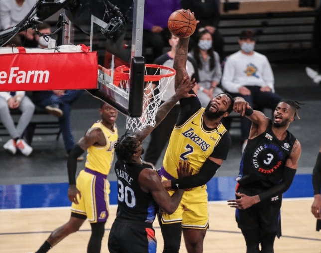 3+0+3，湖人内线被打爆！湖人弃将打疯，他让现场喊MVP