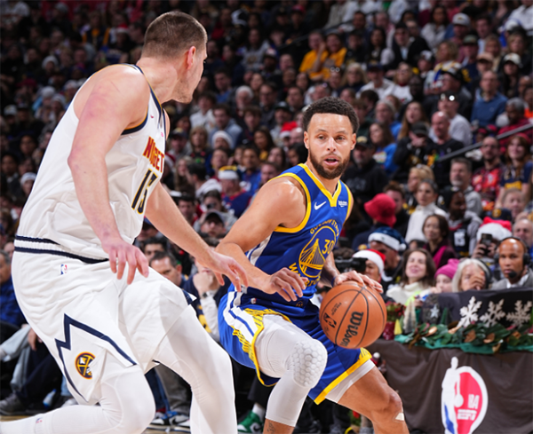 场均仅15.6分！库里年终大战再遭魔咒 科尔怒喷联盟造犯规成风