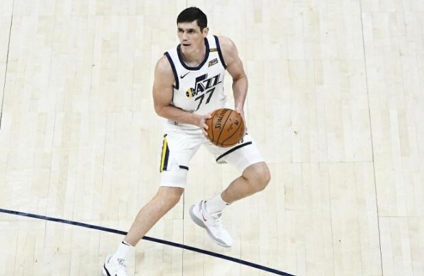 NBA迎大麻烦，各队疯狂签人！周琦机会来了，19岁中国新星也有戏