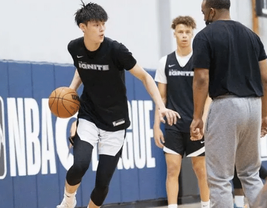 前两战14分曾凡博获认可，著名选秀专家：他有NBA首轮希望！