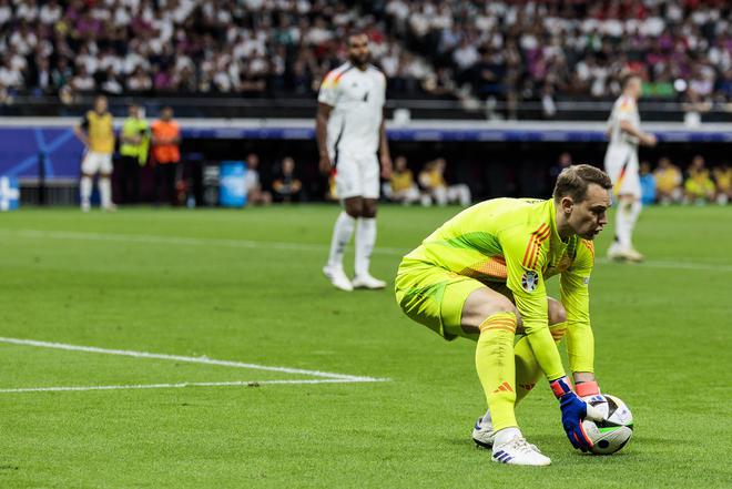 诺伊尔宣布退出德国国家队，15 年辉煌生涯画上句号