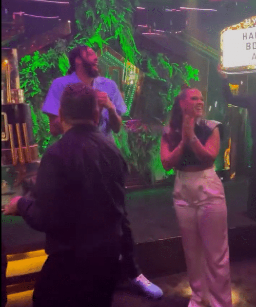 浓眉30岁生日派对曝光：詹姆斯高喊浓眉变老了 后者哈哈大笑