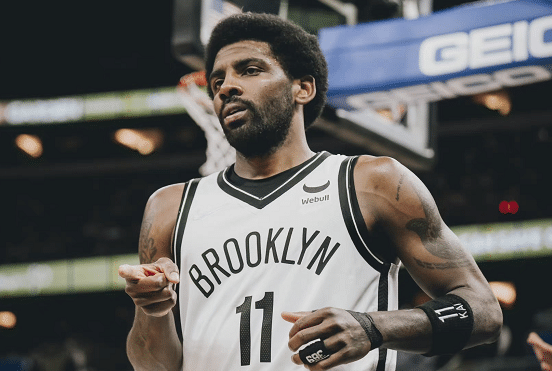 刷爆纪录！欧文征服客场球迷，被喊上场，篮网球员们全笑了