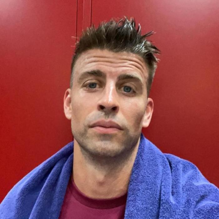 好一个精神小伙，皮克剃光胡子后自拍三连