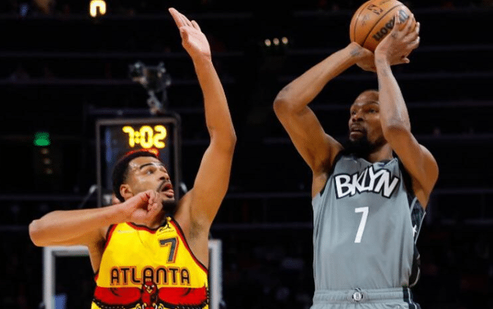 东部争八太刺激！老鹰笑傲卡位战，篮网巨大遗憾，黄蜂最危险