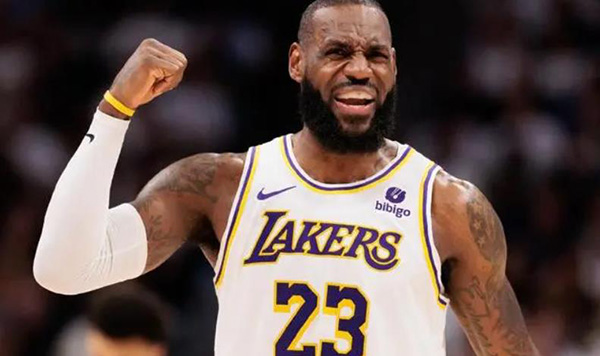 詹姆斯直跳脚，原因何在？名记透露，詹嫂赛后举动引人注目