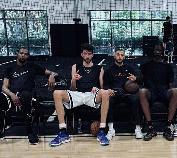 杜兰特领衔备战奥运，与切特、波尔一同挥汗训练