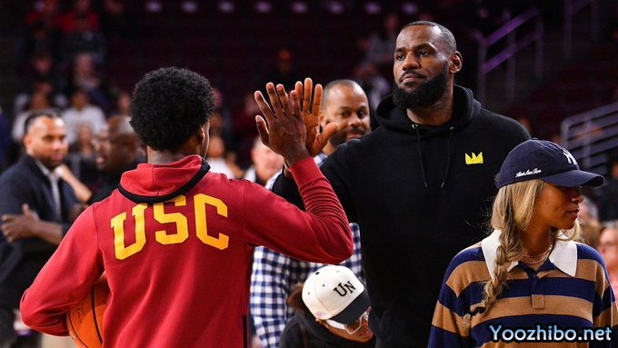 詹姆斯谈布朗尼与湖人：不在乎外界 期待再夺冠