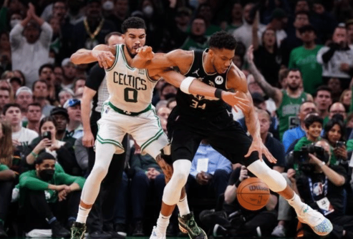 40+11创纪录！字母哥伤口明显血流满面，雄鹿险胜绿军夺赛点