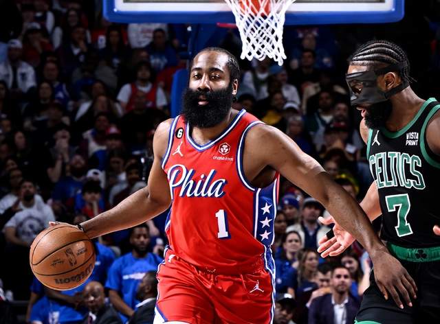 7中1+5失误！哈登又拉胯梦游，突破被布朗血帽，ESPN痛批太烂