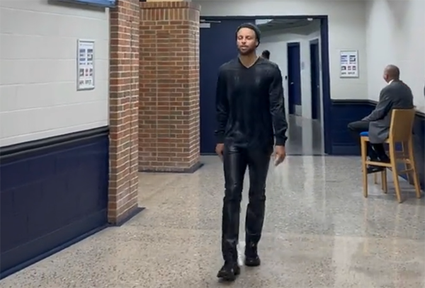 勇士众星帅气入场：库里皮裤保罗绿帽抢镜 杜兰特受邀与名宿一起观赛