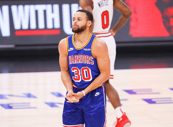 库里伤停汤神复出！右手受伤一幕曝光，自曝曾因骨折重伤患创伤后遗症