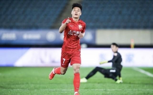 武磊7次独中三元！中超历史第1，赛后罕见霸气：我回归让海港更自信