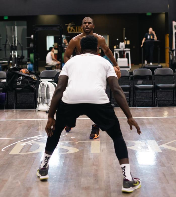 38岁保罗赤膊挥汗苦练：詹姆斯领衔众星点赞 韦德晒合影感谢款待