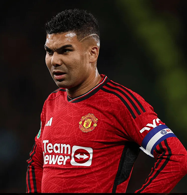 曼联官方：卡塞米罗对阵纽卡时腿筋受伤，将缺席数周