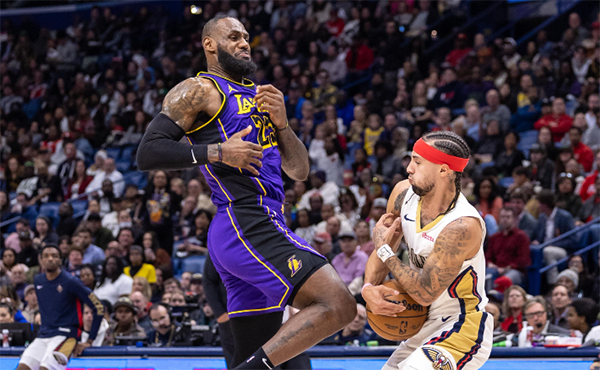 老六防守有多强？多次抢断詹姆斯太狠 成大胜湖人20分的大功臣