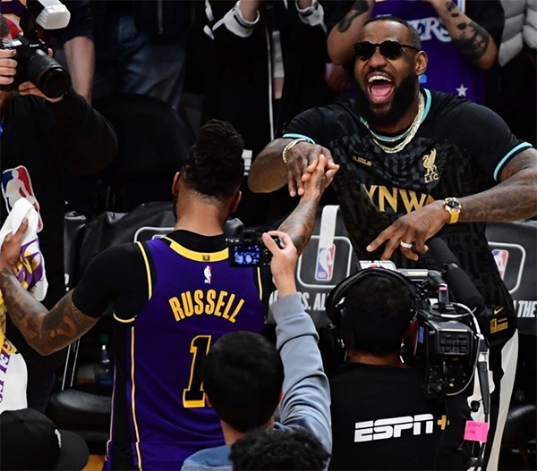 詹姆斯原话曝光：直言让拉塞尔投关键球 后者点头并绝杀拯救湖人