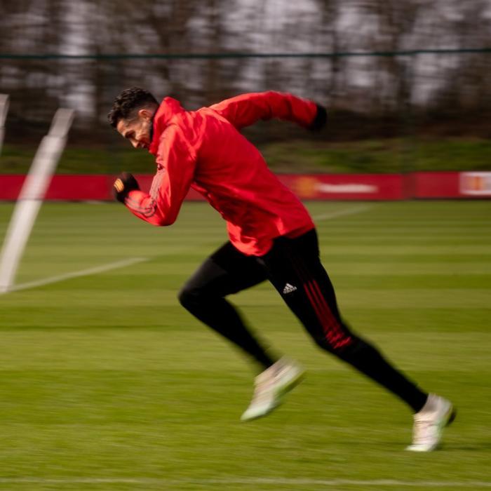 C罗向曼联施压，要求首发出战热刺！迷你罗模仿父亲训练视频曝光