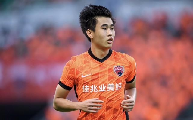 遗憾！22岁国脚无法离队去欧洲，自由身被足协驳回，新赛季强留中超