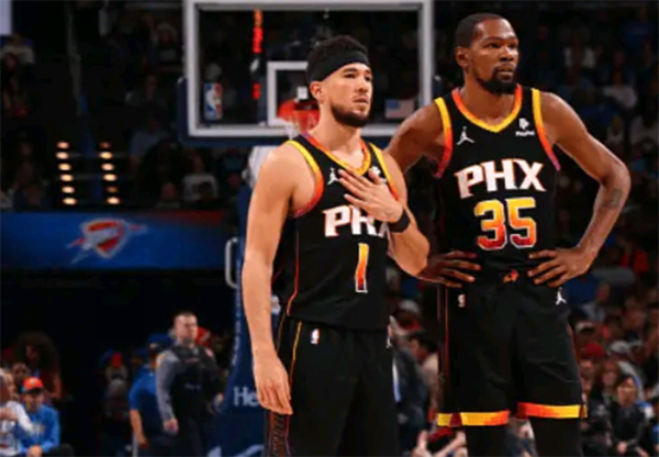 布克神迹夜！52分大三双，比肩张伯伦，再创历史