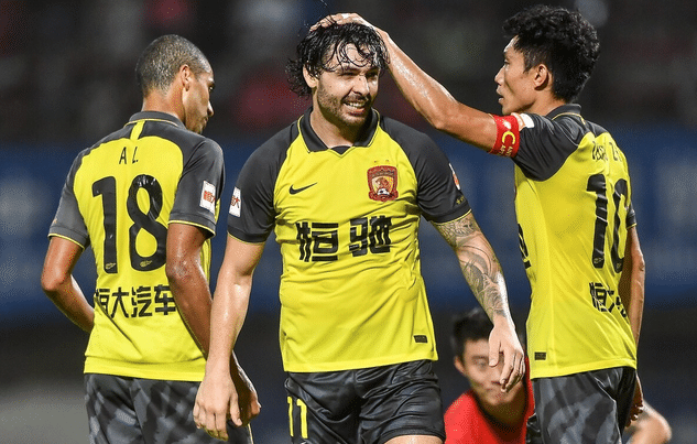 正式告别！15冠巨星官宣离开中超，即将“2入”豪门，巅峰价值4亿