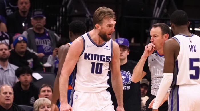 NBA官宣罚单！小萨因和裁判肢体接触被禁赛一场，国王官方声明反对罚单