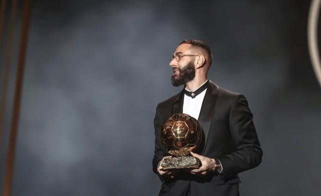 本泽马获奖感言：这是大家的金球奖！由衷感激老佛爷，点出两大偶像